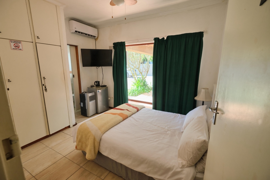 6 Bedroom Property for Sale in Schoongezicht Western Cape